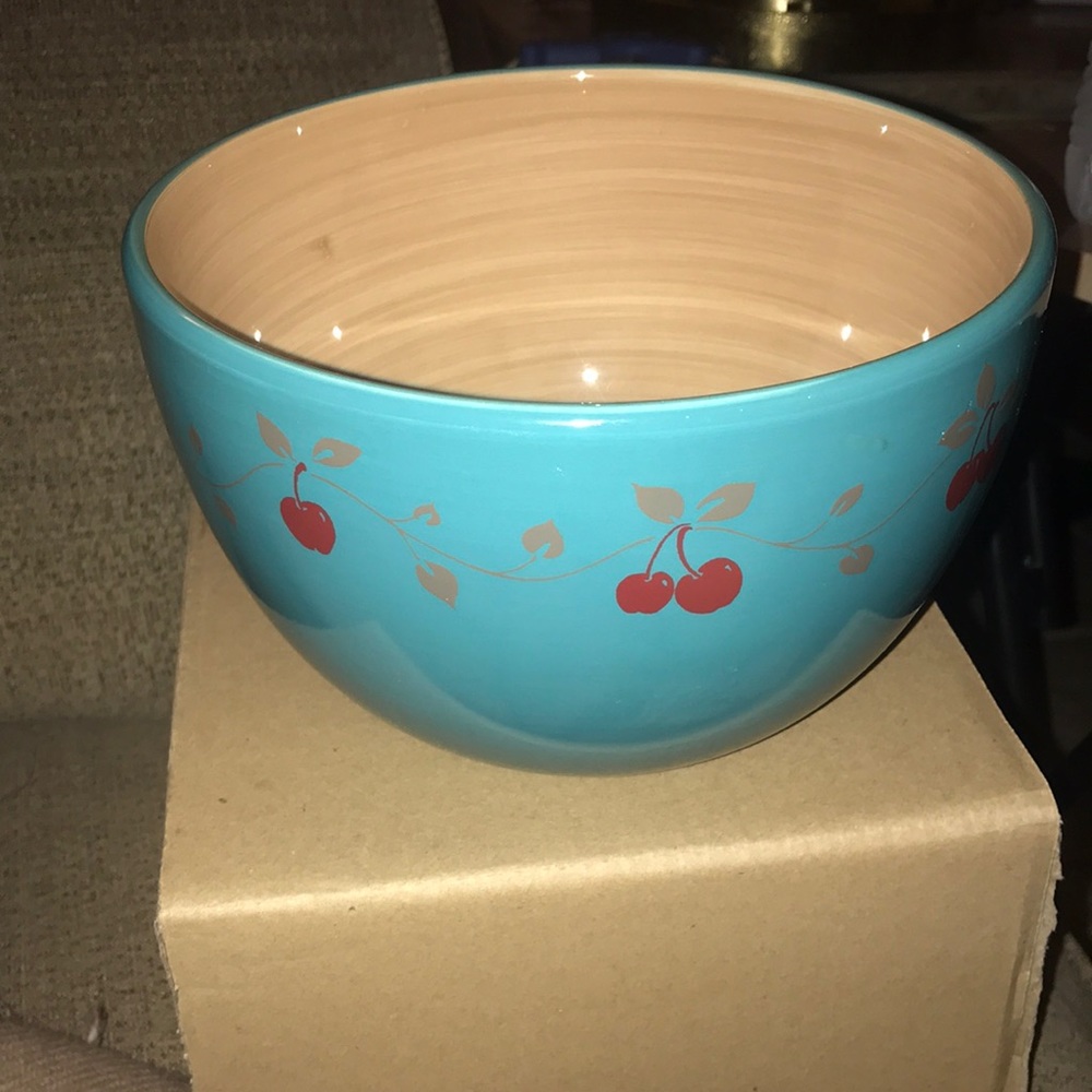 General store mixing bowl